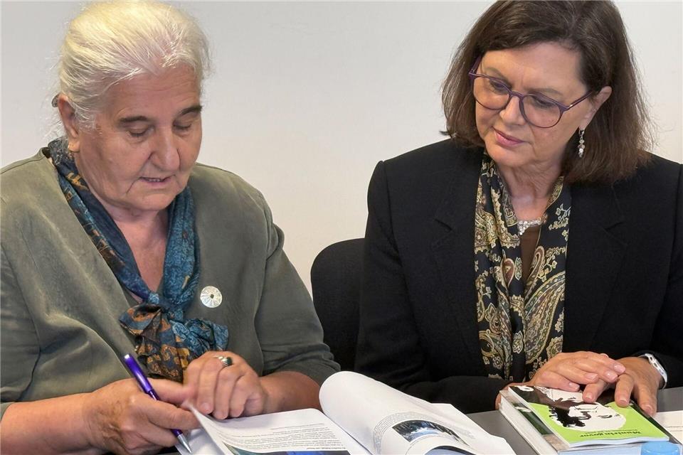 Bayerns Landtagspräsidentin Ilse Aigner (CSU) erinnert in Bosnien-Herzegowina an die Opfer des Völkermords von Srebrenica.Christoph Trost/dpa