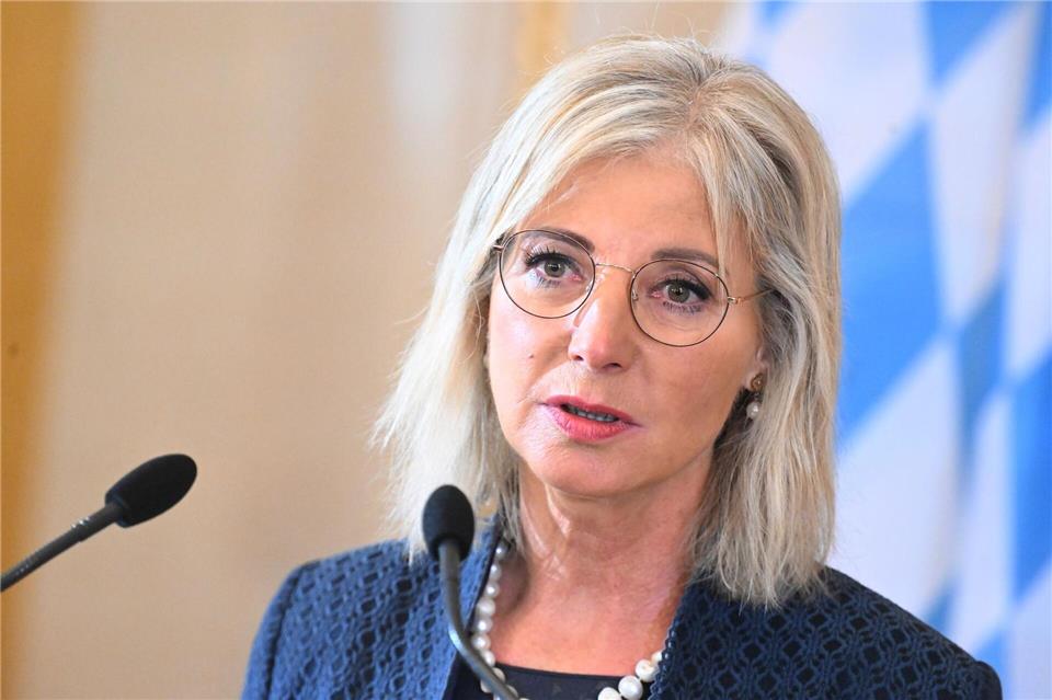 Bayerns Sozialministerin Ulrike Scharf sieht keine Notwendigkeit für massive Beitragserhöhungen in Bayerns Kitas. (Archivbild)Felix Hörhager/dpa