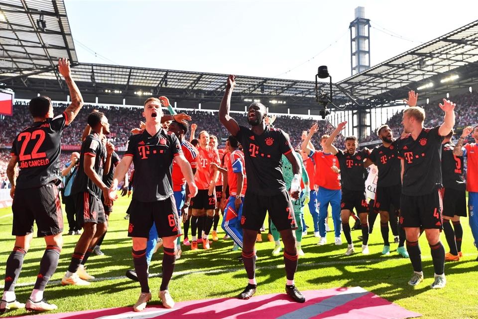 Bayerns Spieler jubeln nach dem Gewinn der deutschen Meisterschaft.