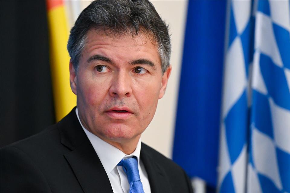 Bayerns Verfassungsschutzpräsident Manfred Hauser sieht weiterhin eine hohe Gefahr von islamistischen Anschlägen auch in Bayern. (Archivfoto)Sven Hoppe/dpa