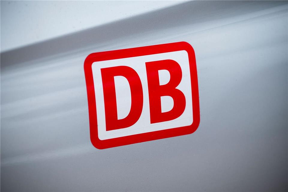 Bayernweit sind umfangreiche Sanierungsmaßnahmen der Bahn im Gang. Ab Ende Juni kommen weitere hinzu. (Symbolbild)Daniel Vogl/dpa