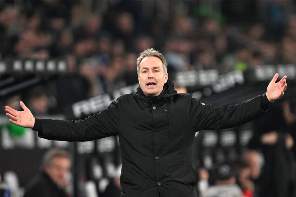 Bayers Trainer war nicht zufrieden.Federico Gambarini/dpa