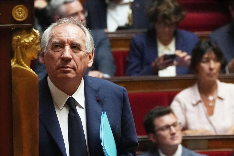 Frankreich sucht nach Regierungssturz neuen Premier Bayrou war erst vor knapp neun Monaten von Präsident Macron ernannt worden.Christophe Ena/AP/dpa