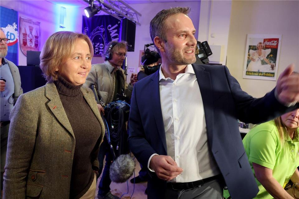 Beatrix von Storch, stellvertretende AfD-Fraktionsvorsitzende im Bundestag, und Enrico Schult, Co-Vorsitzende der AfD Mecklenburg-Vorpommerns, kamen zum politischen Aschermittwoch nach Demmin.Bernd Wüstneck/dpa