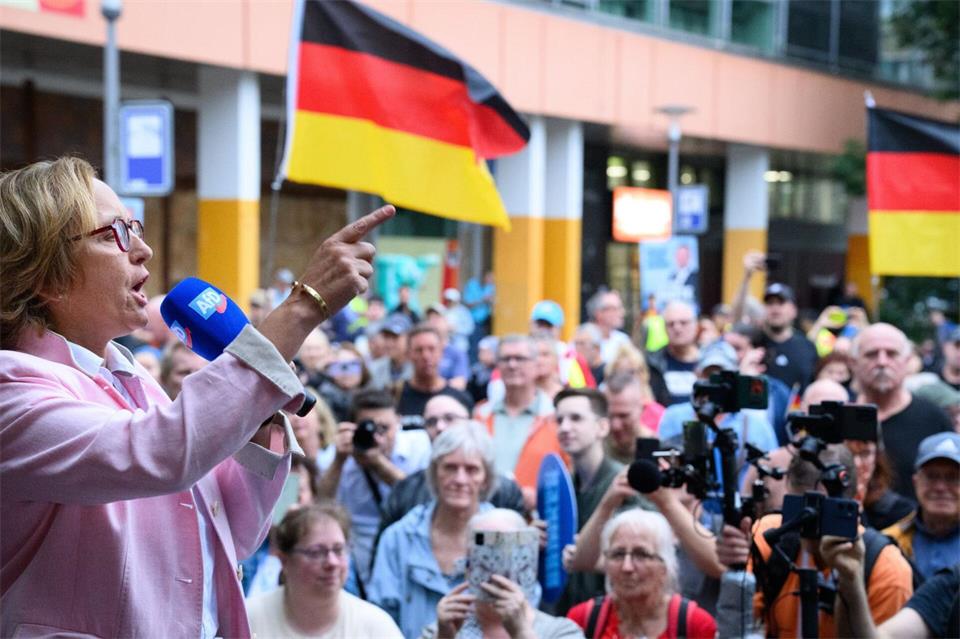 Beatrix von Storch, stellvertretende Fraktionsvorsitzende der AfD-Bundestagsfraktion, spricht bei der Wahlkampfveranstaltung der AfD in Berlin-Lichtenberg.Bernd von Jutrczenka/dpa