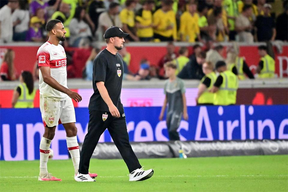 Bedient: VfB-Coach Sebastian Hoeneß.Jan-Philipp Strobel/dpa