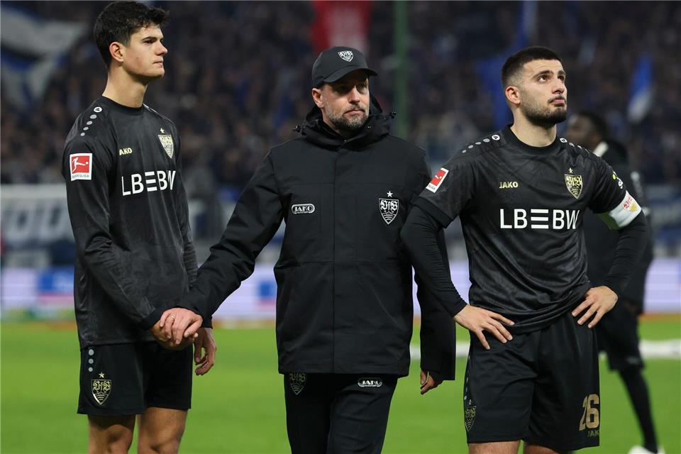 Bedröppelte Stuttgarter: Das Hinspiel beim Hamburger SV verlor der VfB mit 1:2. (Archivbild)Christian Charisius/dpa