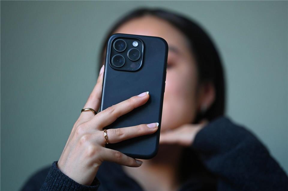 Bedroht, belästigt, bloßgestellt? Opfer haben auch jetzt schon Handhabe gegen digitale Gewalt. Bessere Gesetze sollen bald weiteren Schutz bieten.Elisa Schu/dpa