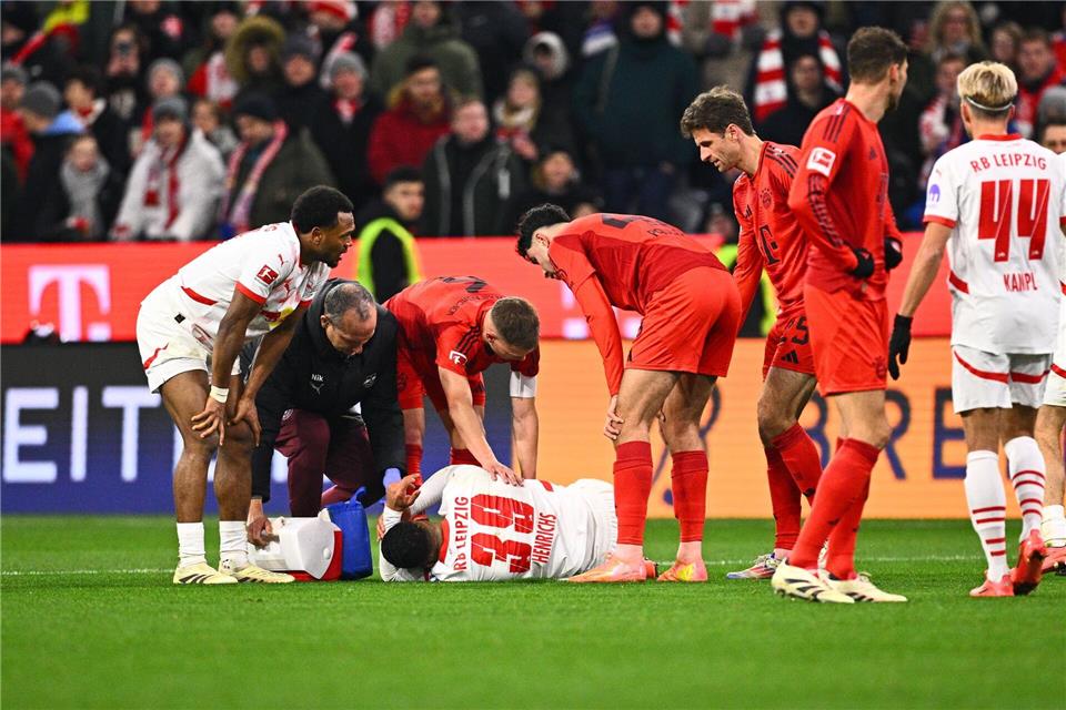 Beginn der Leidenszeit: Benjamin Henrichs (M) verletzte sich in München (Archivbild)Tom Weller/dpa