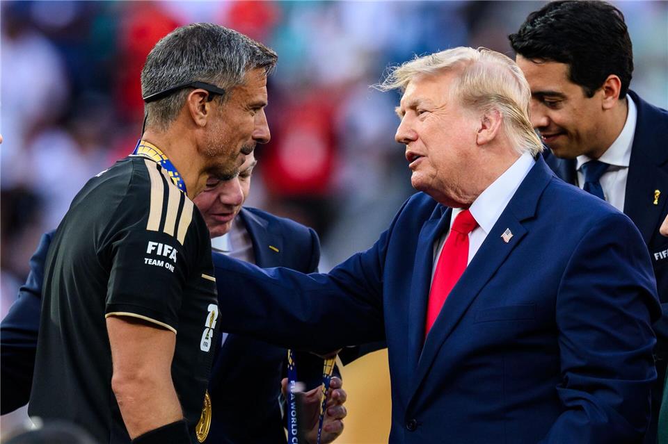 Beglückwünscht vom US-Präsidenten Donald Trump: WM-Finalschiedsrichter Slavko Vincic. (Archivbild)Tom Weller/dpa