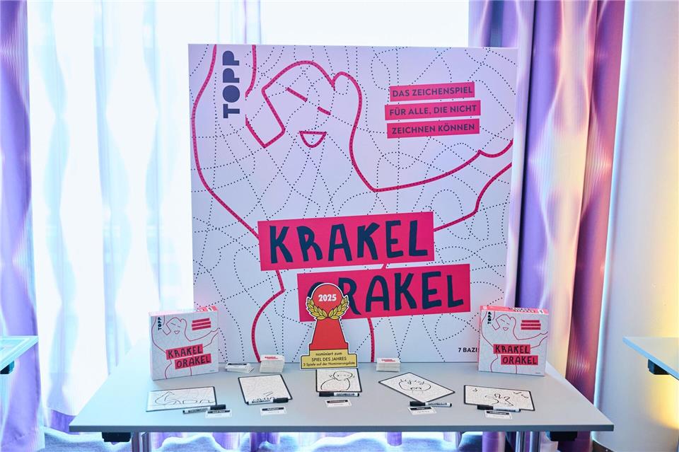 Begriffe zeichnen entlang von vorgegebenen Linien bringt Spaß in die Spielerunde. Das Spiel „Krakel Orakel“ war zum „Spiel des Jahres“ nominiert.Annette Riedl/dpa