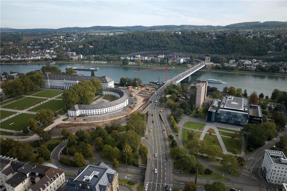 Bei Bauarbeiten an der Brücke wurde die Bombe gefunden. (Archivbild)Thomas Frey/dpa