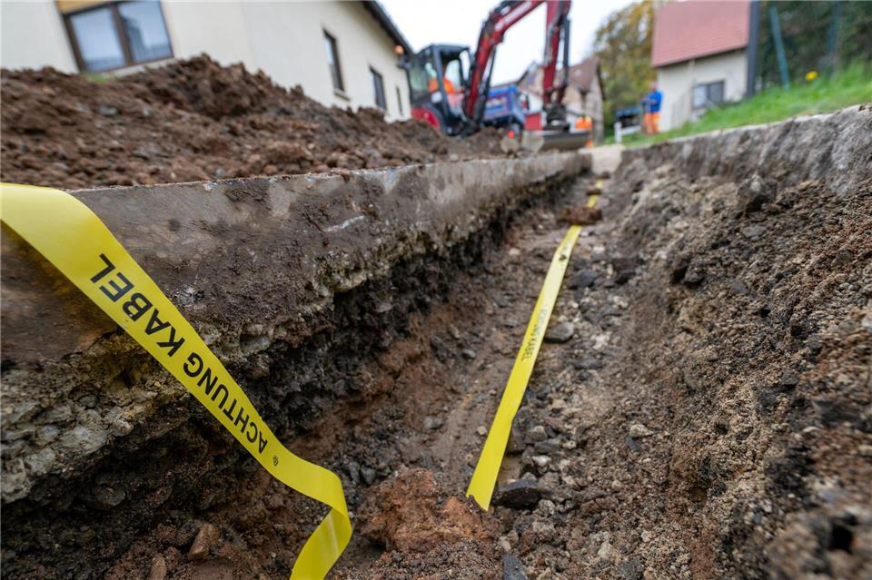 Bei Bauarbeiten in der Nähe von Braunschweig wurde ein Kabel beschädigt. (Symbolbild)Pia Bayer/dpa