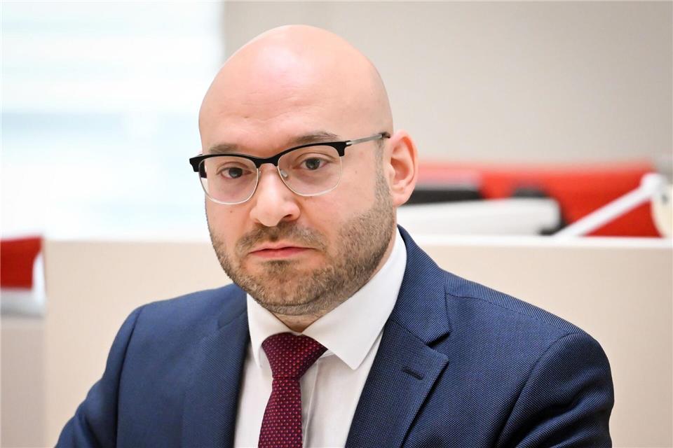 Bei Brandenburgs Innenminister René Wilke wird es 2026 festlich - er heiratet. (Archivbild) Soeren Stache/dpa