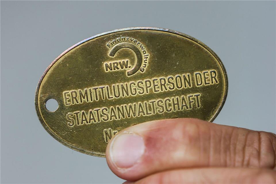 Bei Cum-Ex verschoben Finanzakteure Aktien mit („cum“) und ohne („ex“) Dividendenanspruch hin und her, um gar nicht gezahlte Steuern erstattet zu bekommen. (Symbolbild)Oliver Berg/dpa