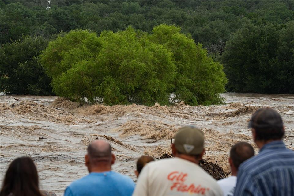 Bei Fluten in Texas gibt es Tote.Mikala Compton/Austin American-Statesman/AP/dpa