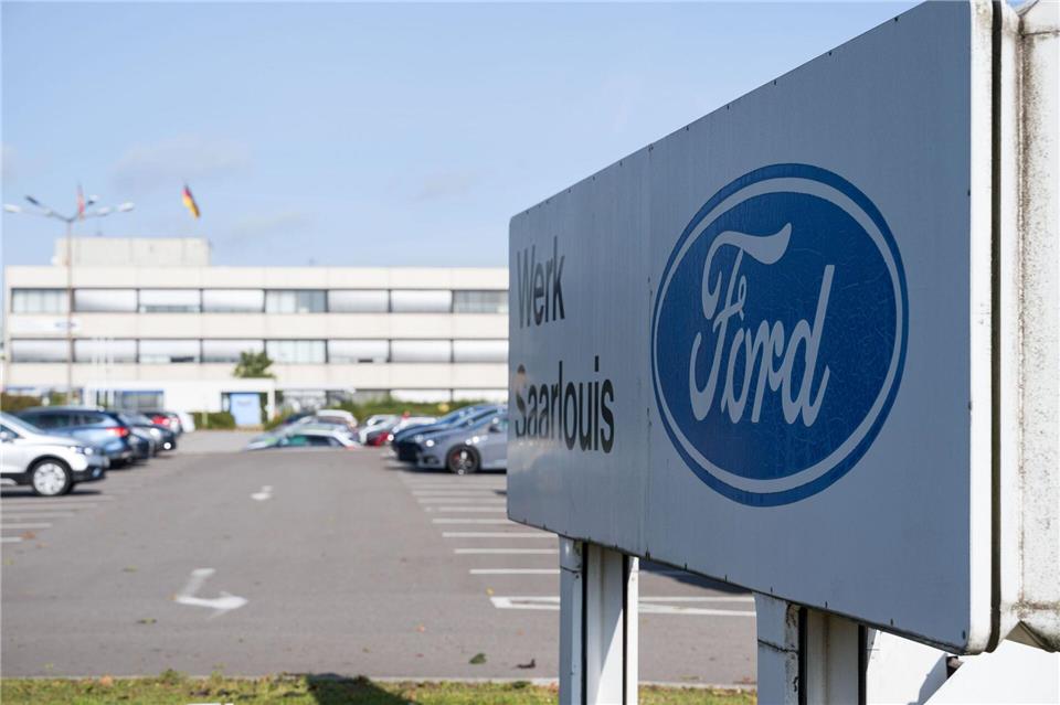 Bei Ford in Saarlouis können die 1000 Beschäftigten, die ab Ende des Jahres übrigbleiben, aufatmen. (Symbolbild) Oliver Dietze/dpa