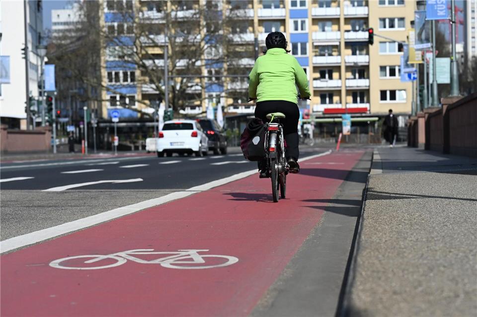 Bei Frühlingswetter macht Fahrradfahren gleich noch mehr Spaß. Michael Brandt/dpa