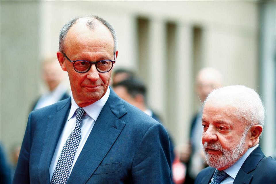 Bei Gesprächen in Hannover wollen Merz (l) und Lula die strategische Partnerschaft zwischen Deutschland und Brasilien weiter ausbauen.Michael Matthey/dpa
