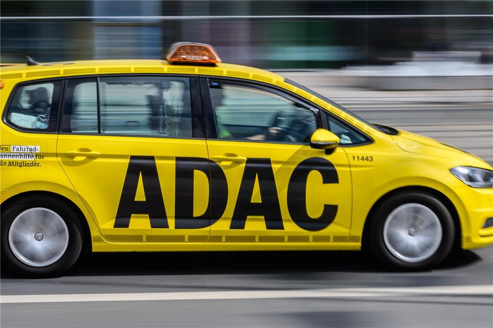 Bei Hitze rückt der ADAC öfter aus. (Archivbild)Robert Michael/dpa