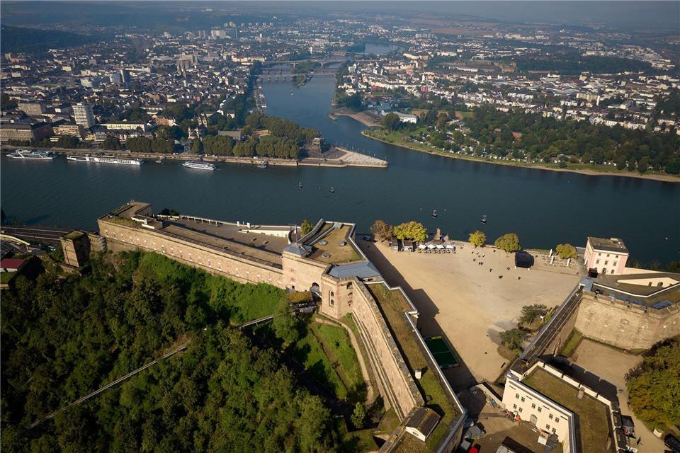 Bei Koblenz wacht sie über Stadt und Fluss: die Festung Ehrenbreitstein. Städtetourismus ist ein Schwerpunkt in Rheinland-Pfalz. (Archivbild)Thomas Frey/dpa/dpa-tmn
