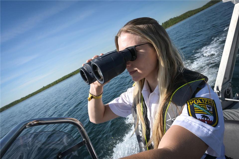 Bei Kontrollen auf Sachsen-Anhalts Gewässern stellte die Wasserschutzpolizei zahlreiche Verstöße fest. (Archivbild) Heiko Rebsch/dpa