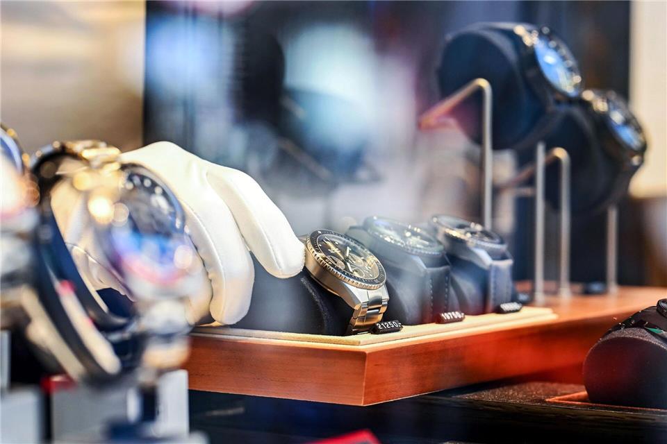 Bei Luxusuhren zeichnen sich Trends ab. (Archivbild)Uli Deck/dpa