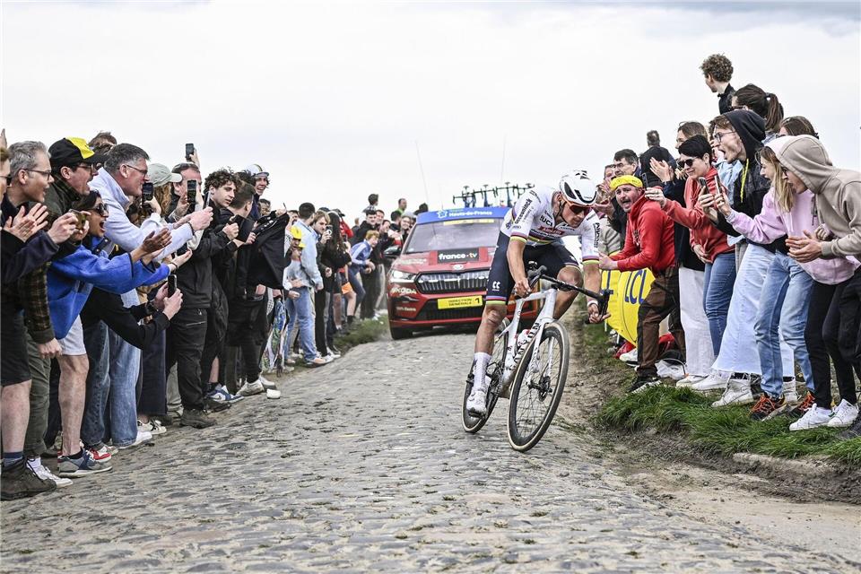 Bei Mathieu van der Poel sind nicht alle Fans freundlich gestimmt.Jasper Jacobs/Belga/dpa