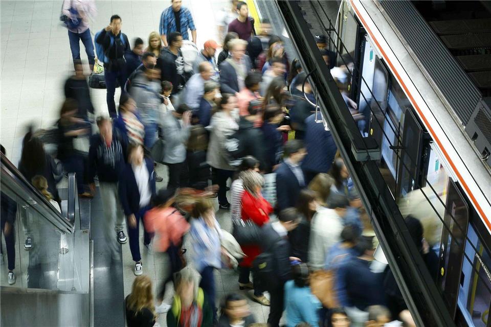 Bei Menschen, die von Klaustrophobie betroffen sind, löst eine rappelvolle U-Bahn schnell mal eine Panikattacke aus.Paco Campos/EFE/dpa-tmn