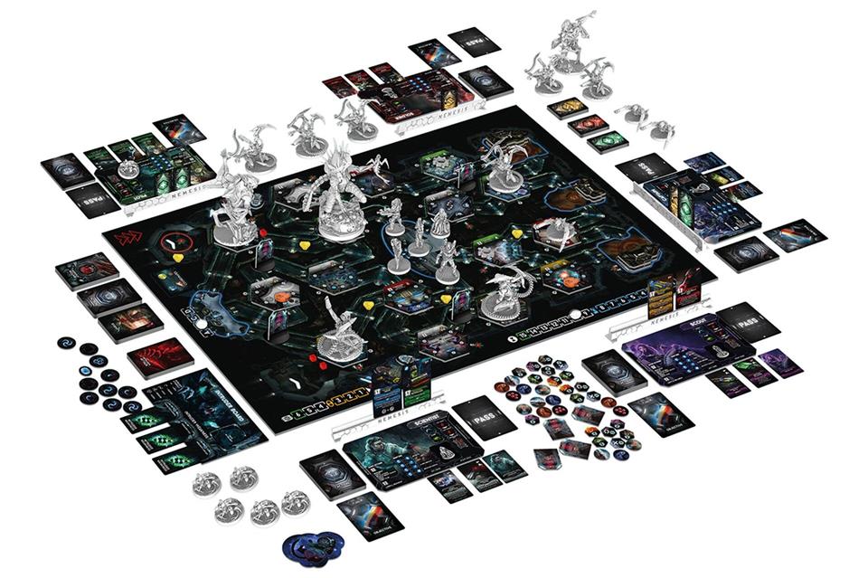 Bei „Nemesis“ befinden sich die Spielenden als Besatzung in einem Raumschiff und wollen dieses gemeinsam gegen eine außerirdische Spezies verteidigen.Asmodee/Awaken Realms/Rebel/dpa-tmn