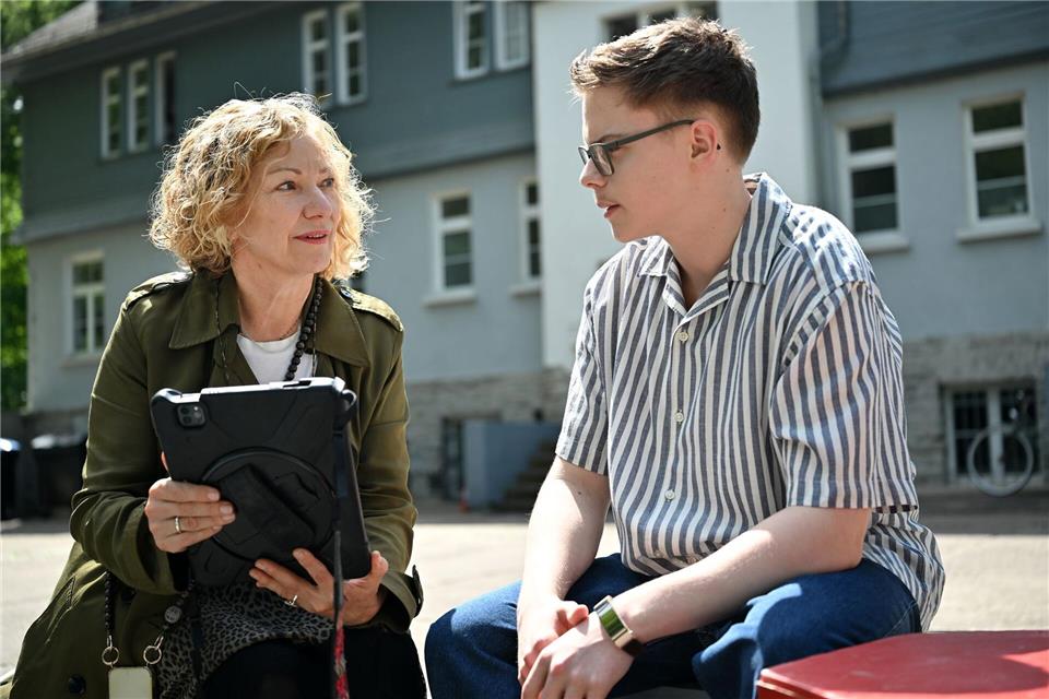 Bei „Schloss Einstein“ ist Heike Thiem schon länger als Set-Coach dabei. Seit vergangenem Jahr auch als Intimitätskoordinatorin, etwa für Kuss-Szenen.Martin Schutt/dpa