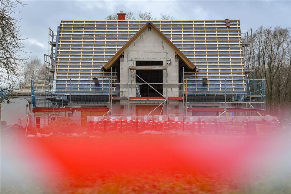 Bei Schlüsselfertigbauten haben private Bauherren das Recht auf eine umfassende Baubeschreibung, die vor Vertragsschluss übergeben werden muss.picture alliance/dpa