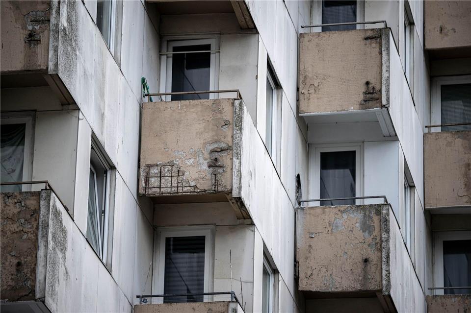Bei „Schrottimmobilien“ sollen Kommunen künftig leichter einschreiten können. (Symbolbild)Sina Schuldt/dpa