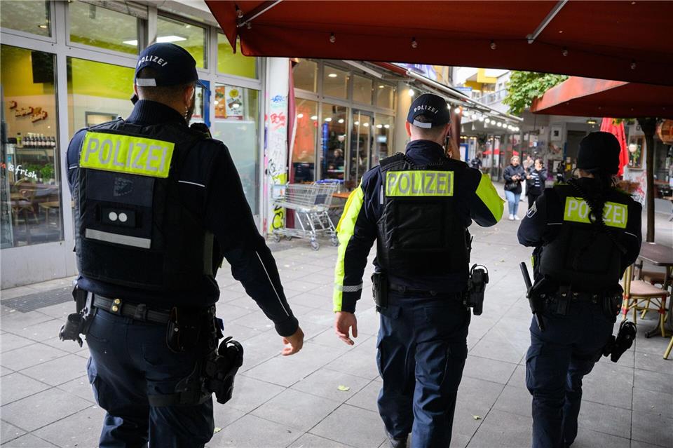 Bei Schwerpunktkontrollen gegen die organisierte Kriminalität hat die Berliner Polizei Waffen und andere gefährliche Gegenstände kontrolliert. (Archivbild)Bernd von Jutrczenka/dpa