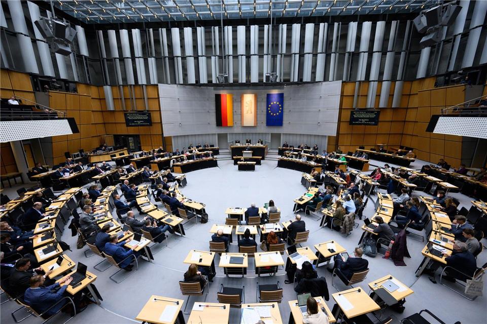 Bei Sitzungen des Berliner Abgeordnetenhauses vergreifen sich Parlamentarier schon mal im Ton. (Archivbild)Bernd von Jutrczenka/dpa