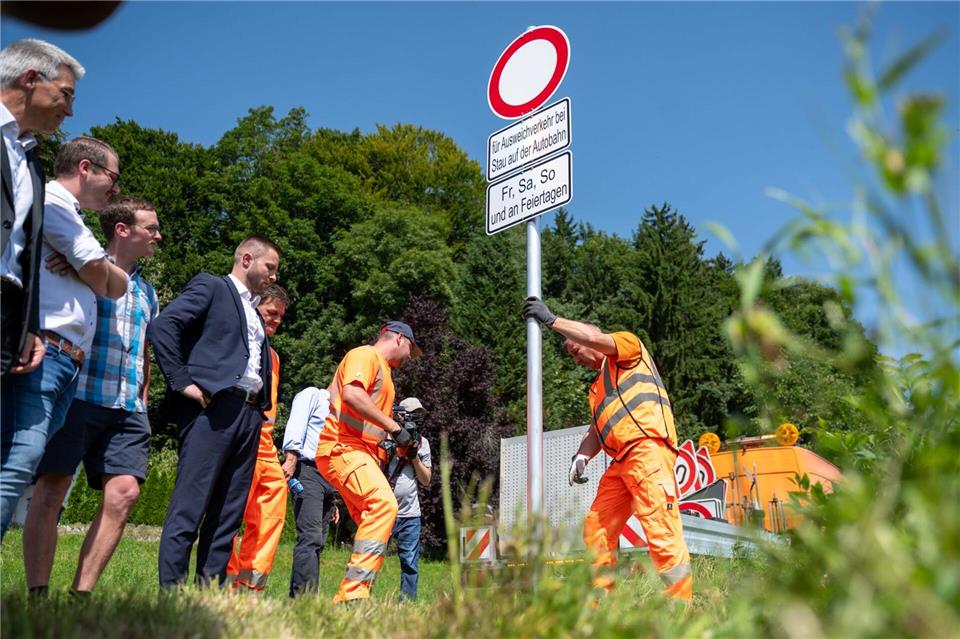 Bei Stau über die Dörfer ausweichen, geht künftig entlang der A8 im Landkreis Rosenheim nicht mehr.Leonie Asendorpf/dpa