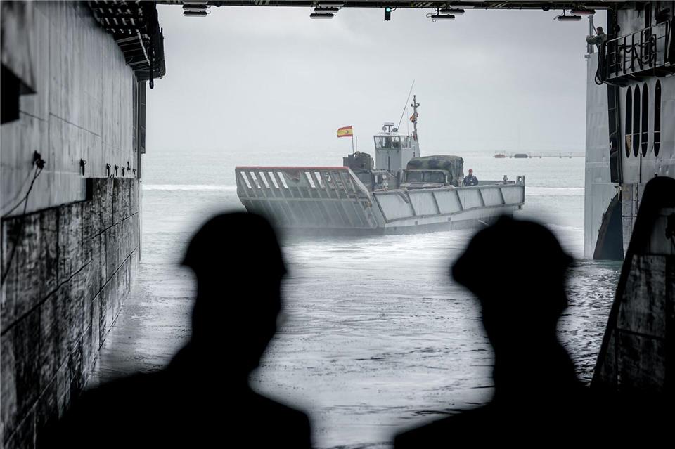 Bei „Steadfast Dart 26“ wird die Verlegung von Truppen und Material innerhalb Europas geübt. Kay Nietfeld/dpa