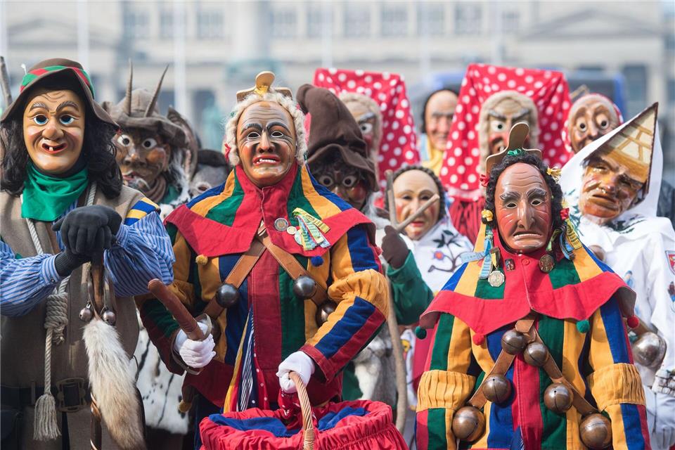 Bei Straßenfastnacht ist Sicherheit ein großes Thema - und kostspielig. (Archivbild)Marijan Murat/dpa