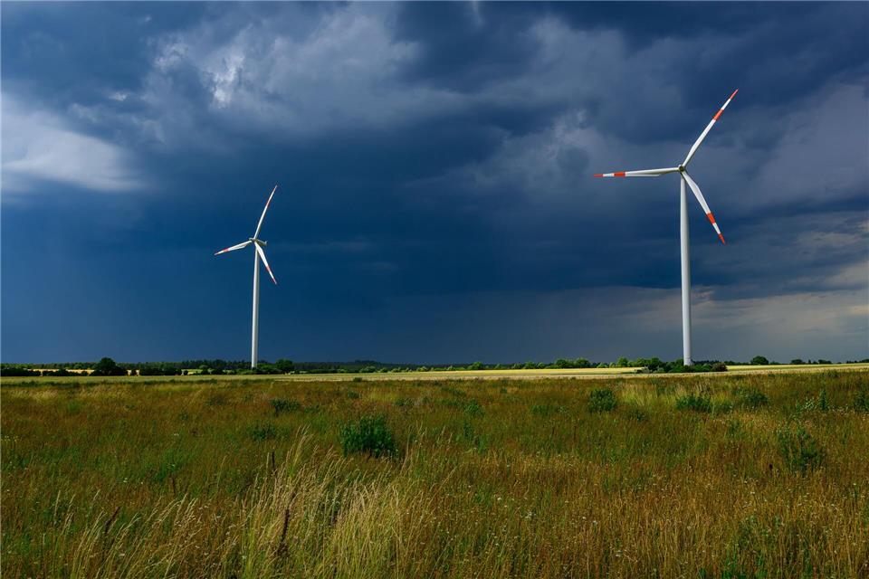 Bei Temperaturen bis 35 Grad steigt am Wochenende in Berlin und Brandenburg nicht nur die Hitzebelastung – auch kräftige Gewitter sind möglich.Patrick Pleul/dpa