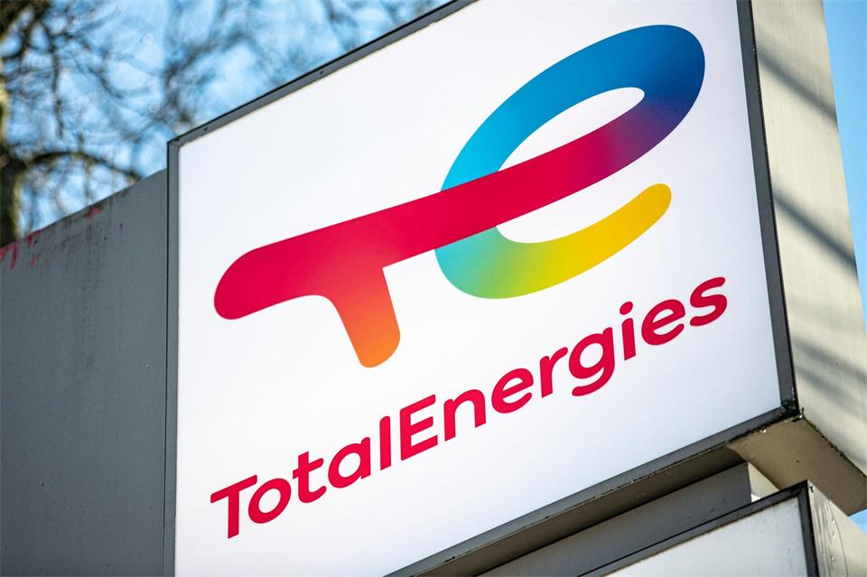 Bei Totalenergies schnellte der Nettogewinn im dritten Quartal allein im Vergleich zum zweiten Jahresviertel um gut die Hälfte nach oben.Fabian Sommer/dpa