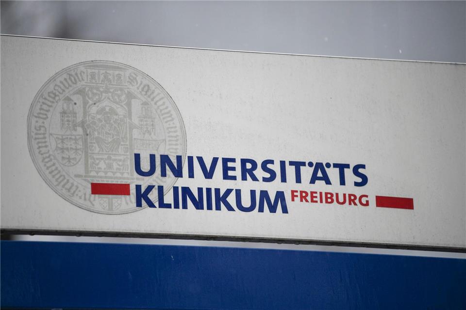 Bei Uniklinikum Freiburg haben sich rund 100 Menschen gemeldet und gefragt, ob ihre Daten betroffen sind. (Archivbild)Patrick Seeger/dpa