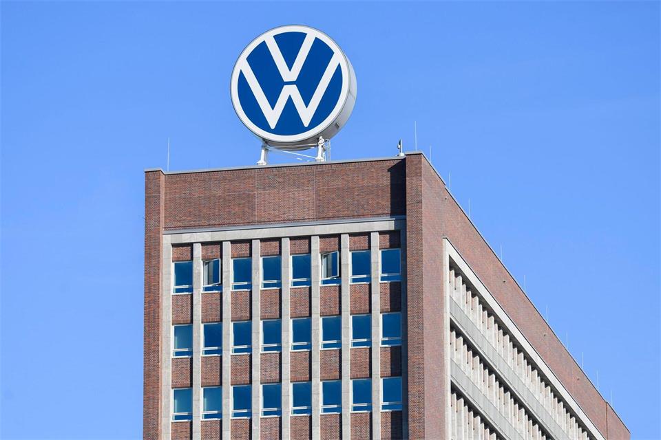 Bei VW gibt es große Unruhe. (Archivbild)Julian Stratenschulte/dpa