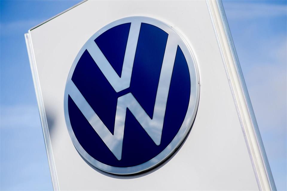 Bei VW werden harte Einschnitte erwartet. (Archivbild)Hauke-Christian Dittrich/dpa