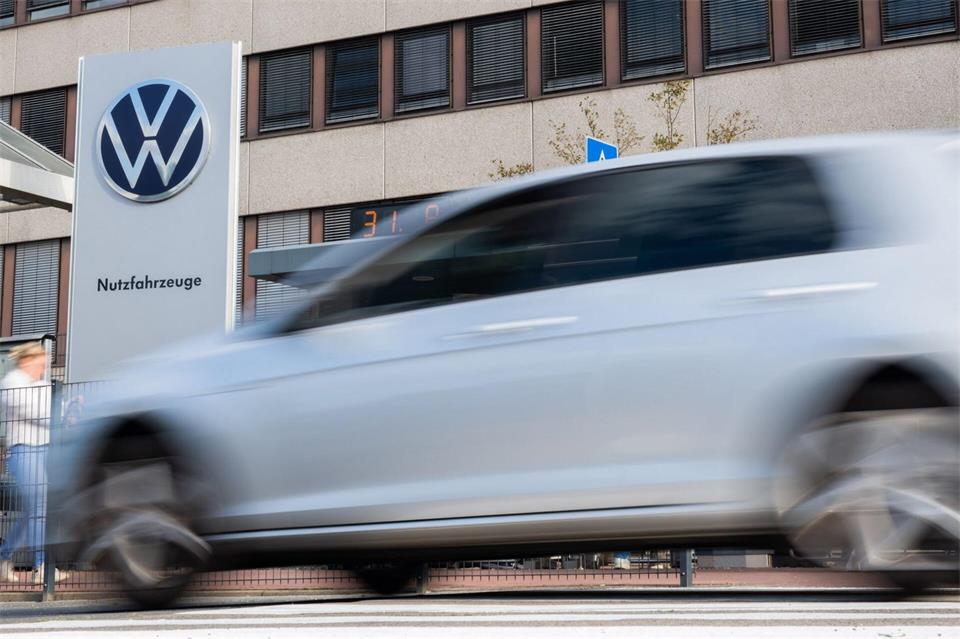 Bei Volkswagen endet mit der Betriebsversammlung im Werk in Hannover eine Serie von außerordentlichen Treffen zwischen Vorstand und Belegschaft.Julian Stratenschulte/dpa