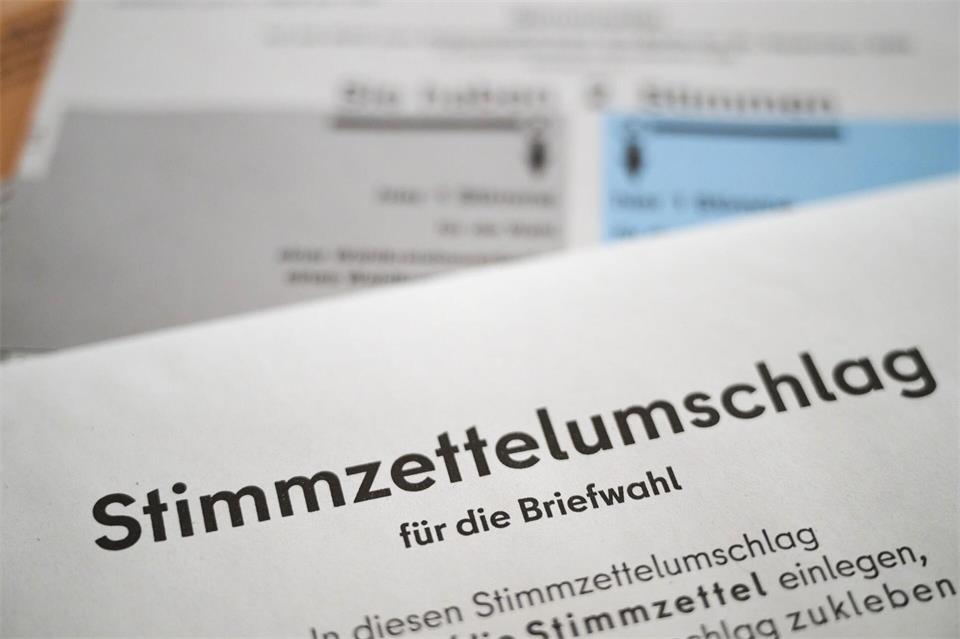 Bei Wahlen in Berlin wächst der Anteil von Briefwählern. (Archivbild)Sebastian Gollnow/dpa