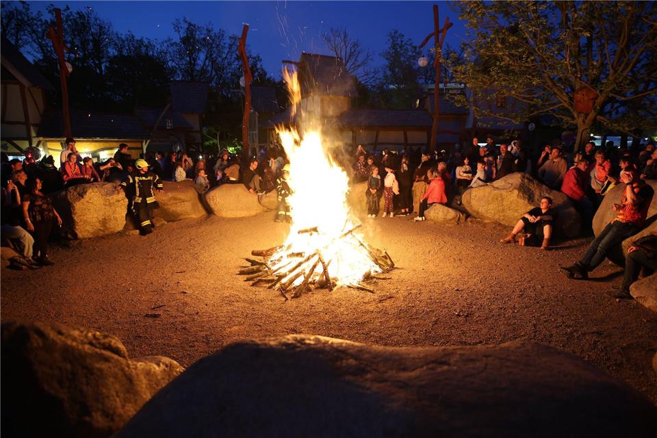 Bei Walpurgis geht es auch oft um Brauchtümer. (Archivbild)Matthias Bein/dpa