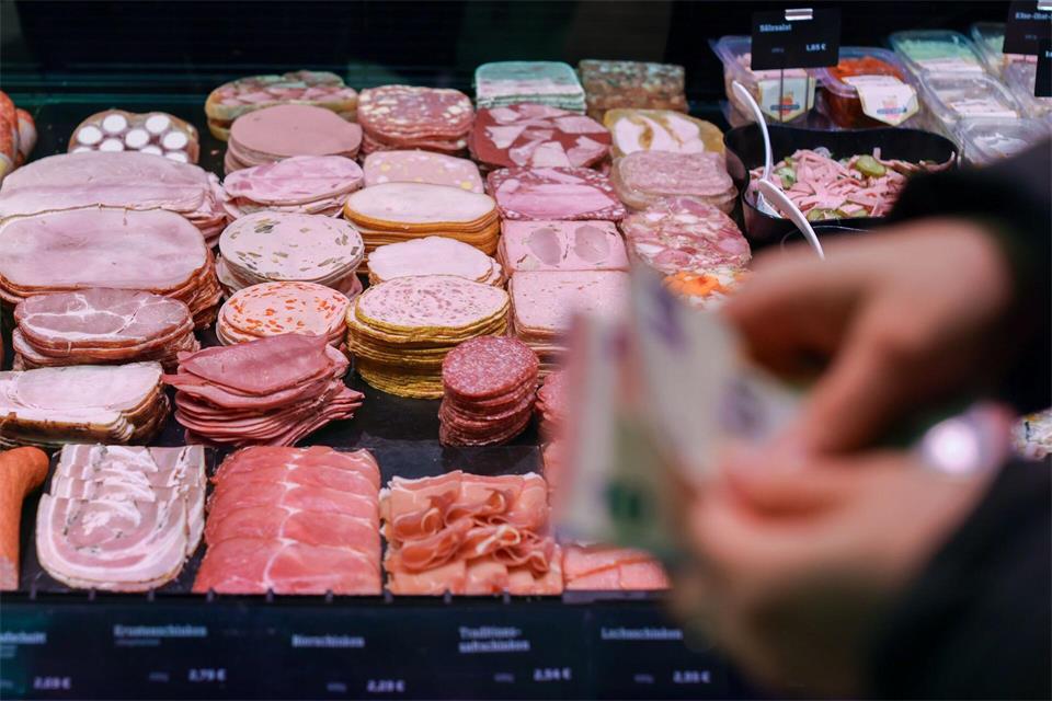 Bei Wurstwaren nahmen zuletzt sowohl Käuferreichweite als auch Absatzmenge ab. (Symbolbild)Jan Woitas/dpa
