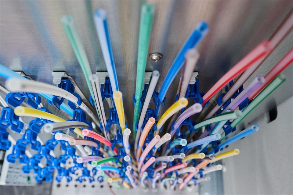 Bei bis zu 28.386 Kabelkunden waren Kabel-TV, Breitband-Internet und Festnetz-Telefonie vorübergehend nicht verfügbar. (Symbolbild)Julian Stratenschulte/dpa
