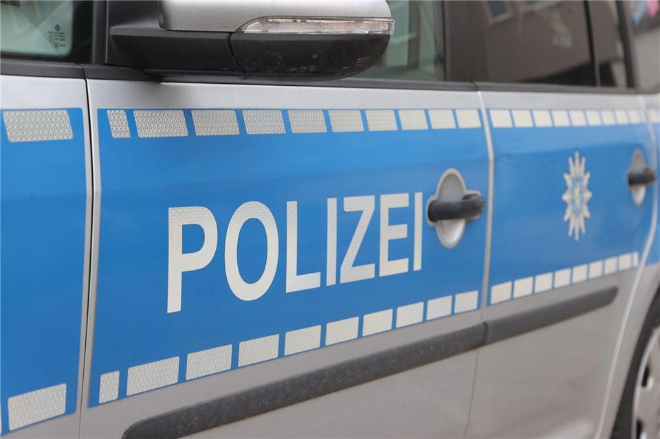 Bei dem Arbeitsunfall verletzte sich die Frau am Fuß. (Symbolbild)Bodo Schackow/dpa
