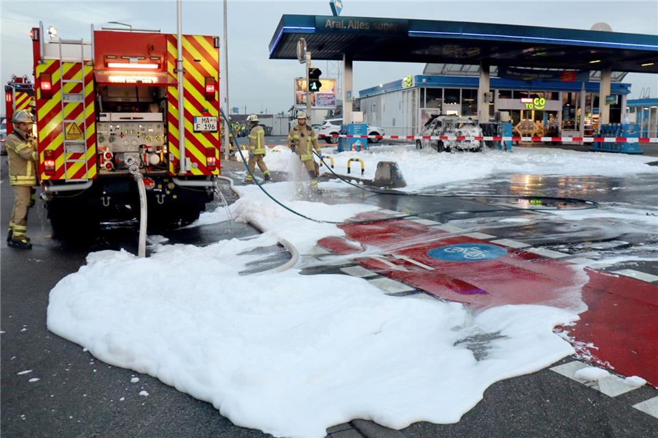 Bei dem Brand an einer Tankstelle wurde laut Polizei niemand verletzt.Rene Priebe/dpa